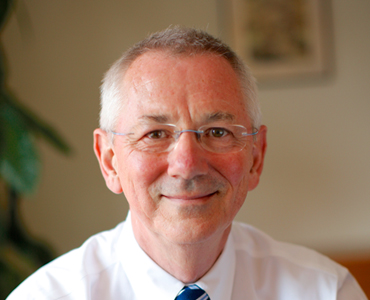 Dr. Andrew Steer 